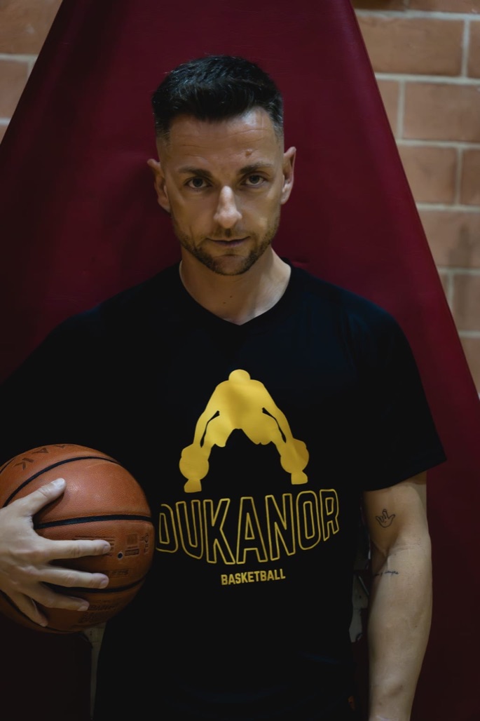 Álvaro Fuentes, entrenador de baloncesto y fundador de Dukanor
