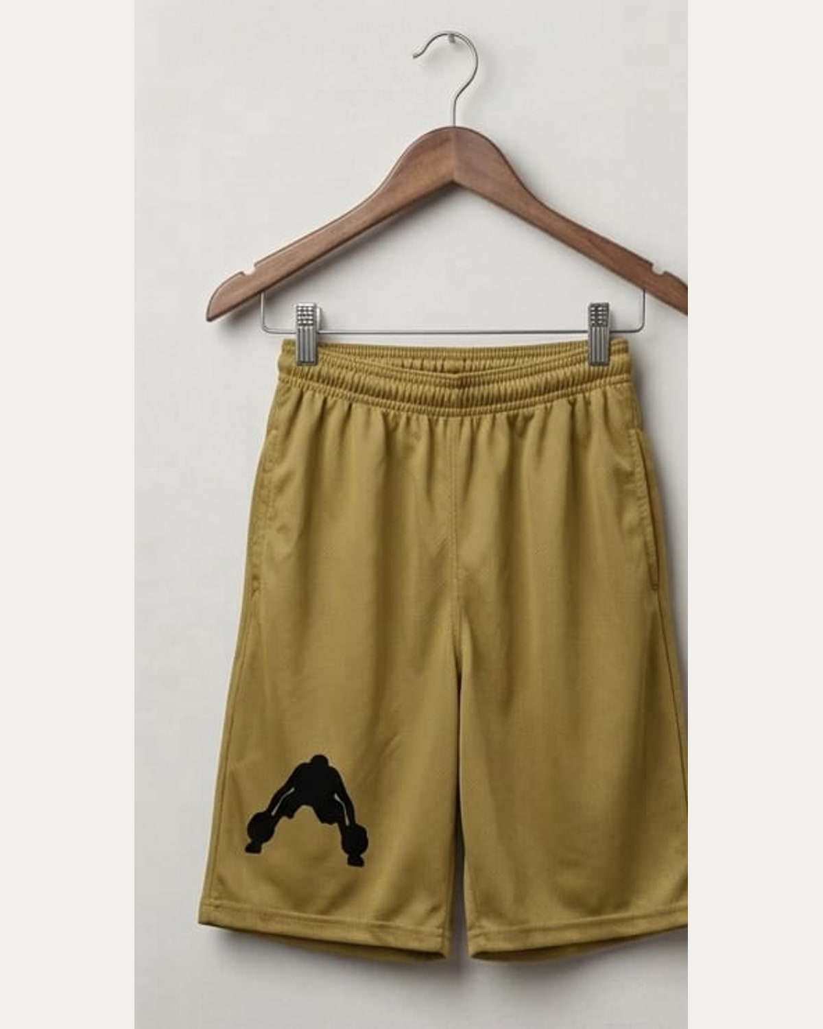 Pantalón corto Dukanor dorado con logo negro
